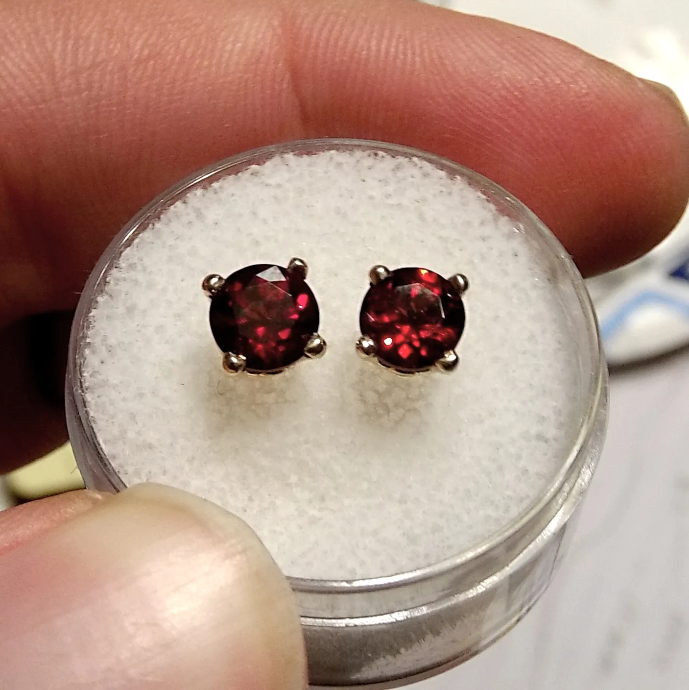 14k GOLD MONTANA GARNET STUD EARRINGS