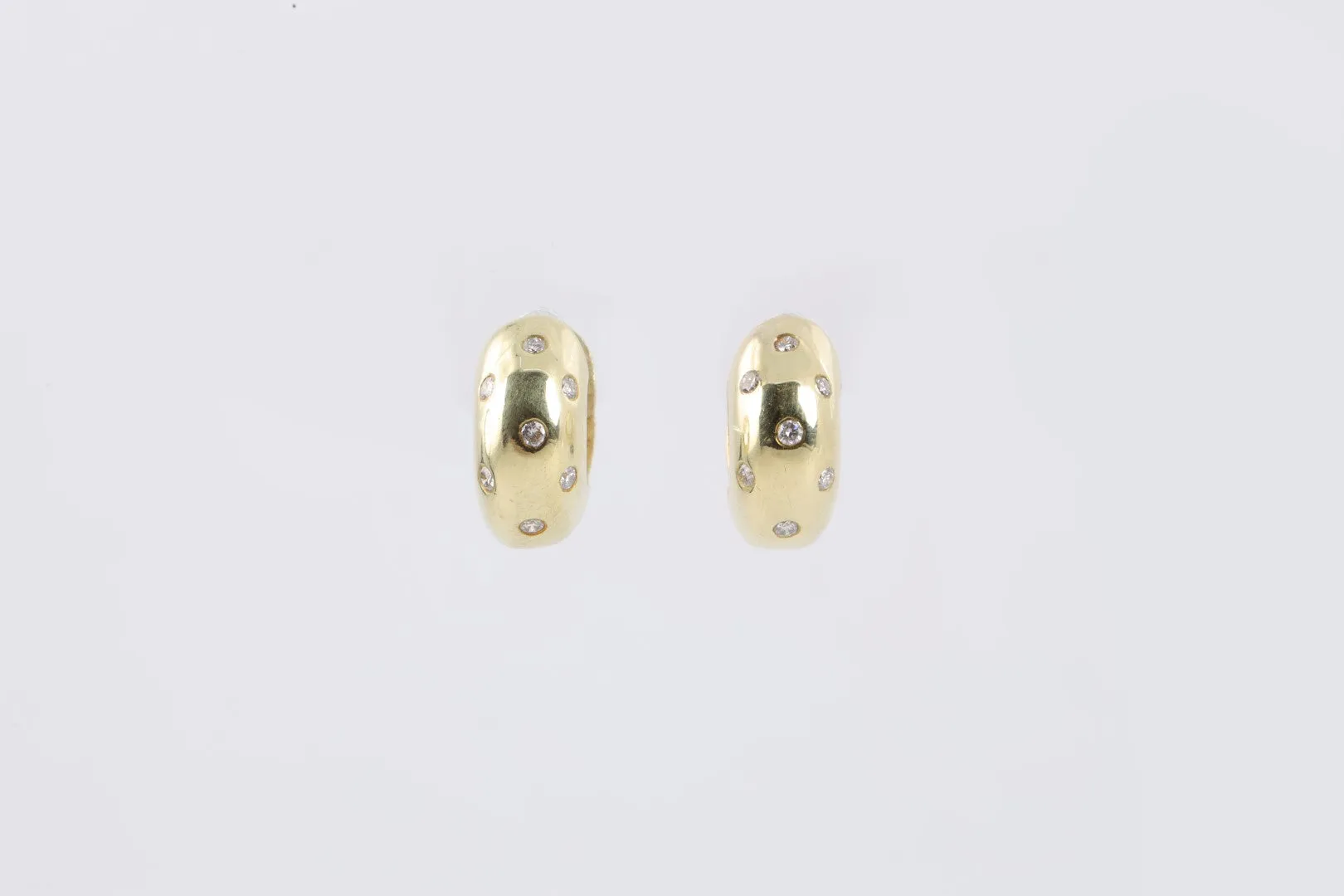 18k Yellow Gold 0.15tcw Diamond Huggie Earrings (7.28g.)