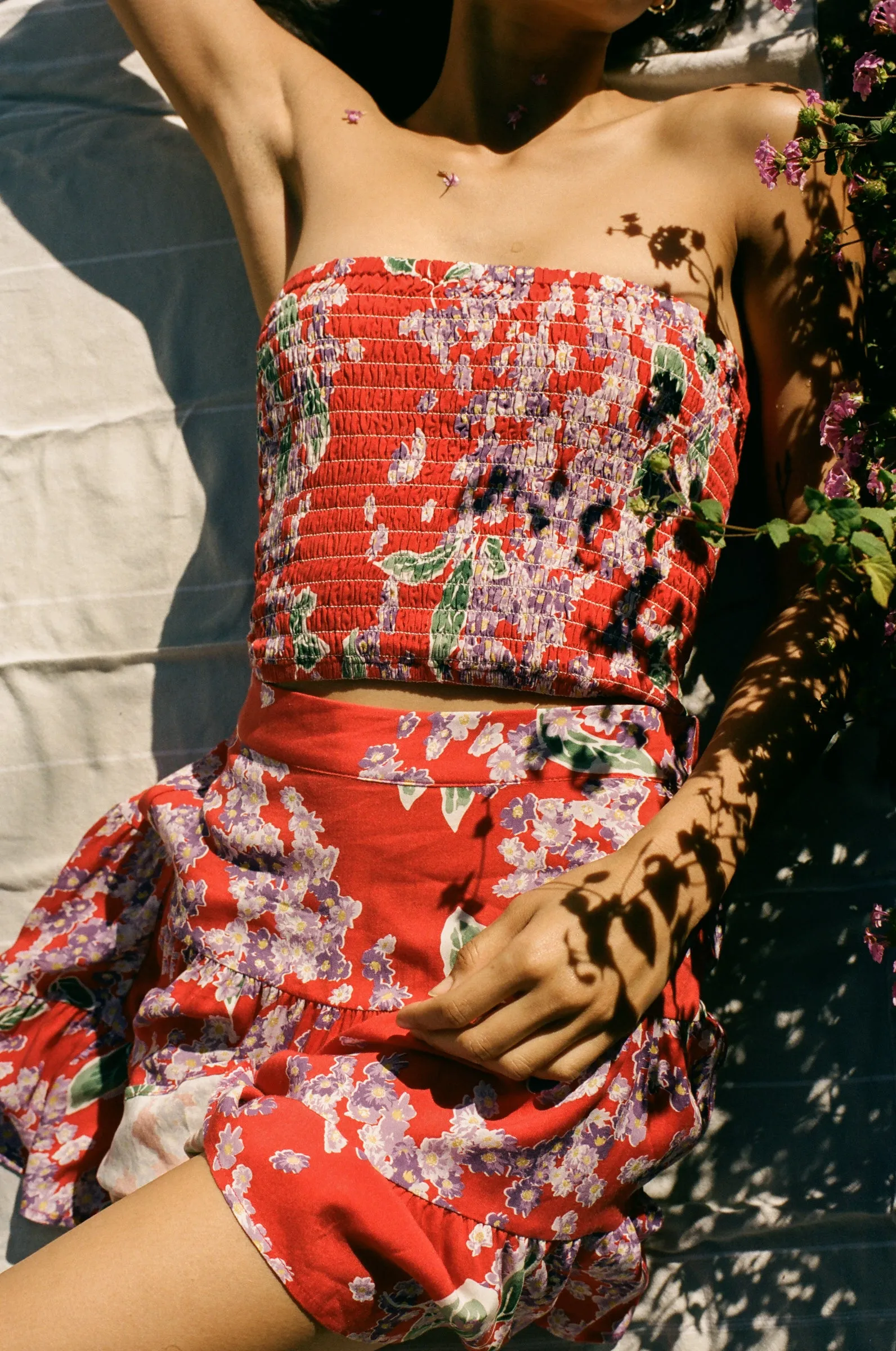 Isle Floral Tiered Mini Skirt Red