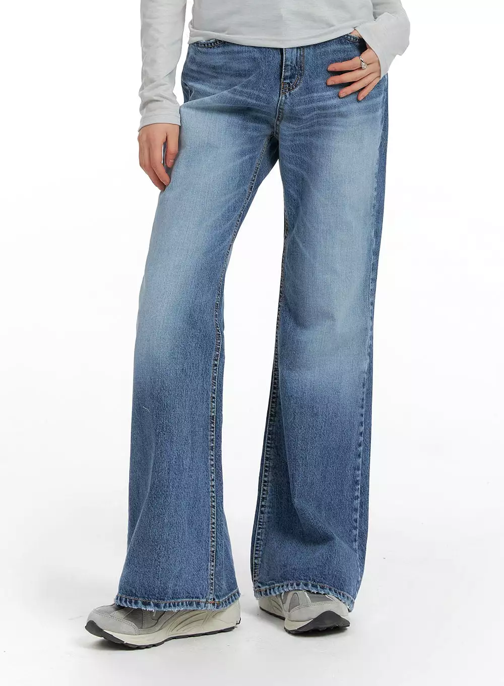 Light Wash Bootcut Jeans CF422