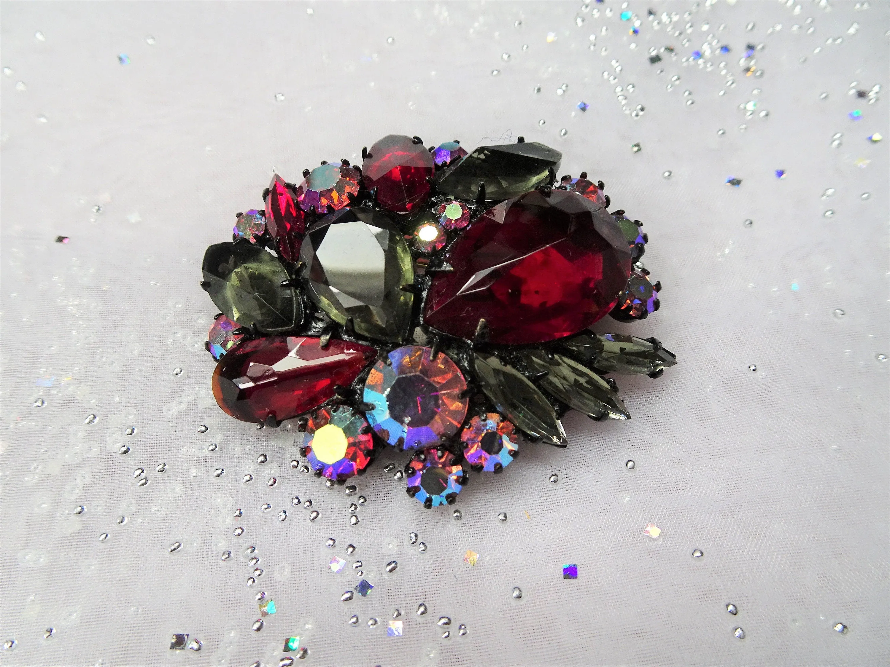 STRIKING Vintage Art Glass AB Rhinestones Large Brooch,Gorgeous Faceted Art Glass Stones,Red Grays Pin,Collectible Mid Century J