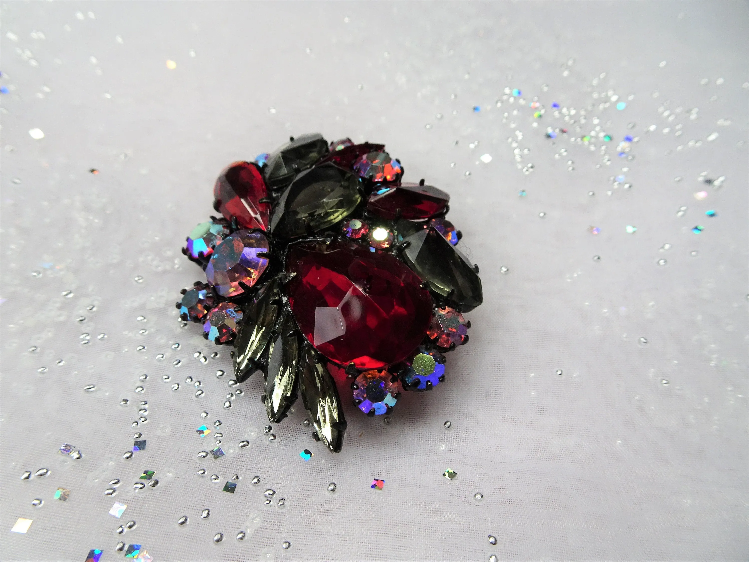 STRIKING Vintage Art Glass AB Rhinestones Large Brooch,Gorgeous Faceted Art Glass Stones,Red Grays Pin,Collectible Mid Century J