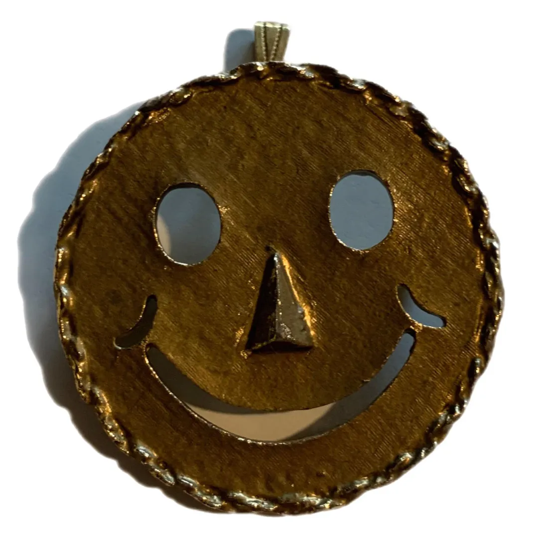 Stylized Brushed Gold Metal Happy Face Brooch/Pendant circa 1970s